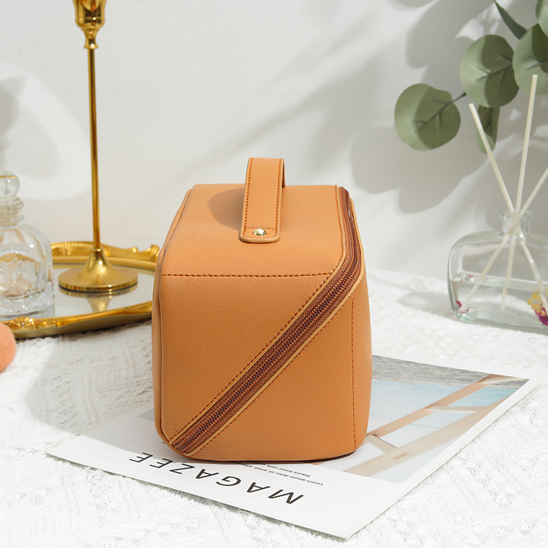 Homefish Luxury Cosmetic Bag W - огляд і ціна Luxury Skincare Samples
