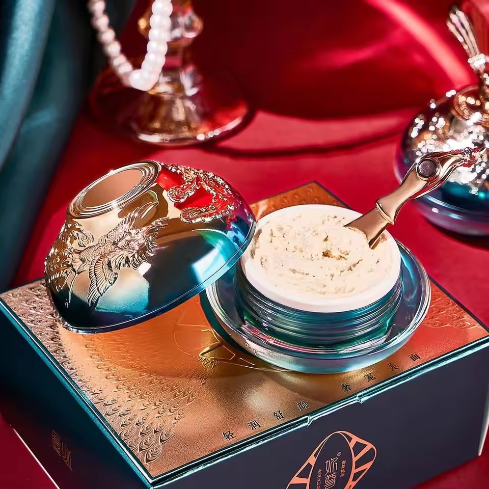 Luxury Noble Lady Cream Fairy  - огляд і ціна Skincare Luxury Whitening